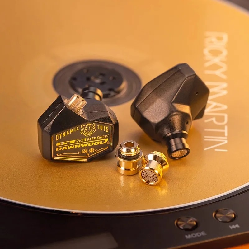 DAWNWOOD GT09 Dark Knight IEM  - مراجعة In Ear Monitor Iem وسعره